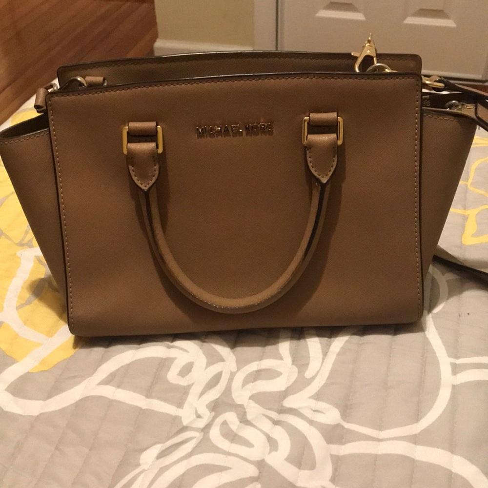 Michael kors purse. Hardly used